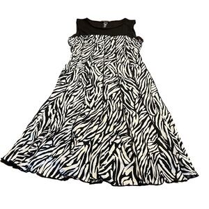 Sandra Darren Sleeveless Black White Animal Print Dress Size 6